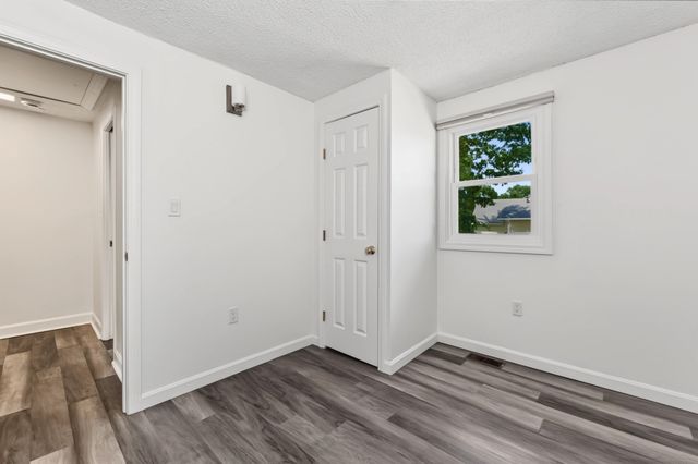 79 Arnold Ave 79, Lowell, MA 01852