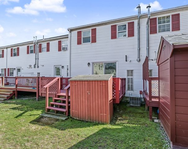 79 Arnold Ave 79, Lowell, MA 01852