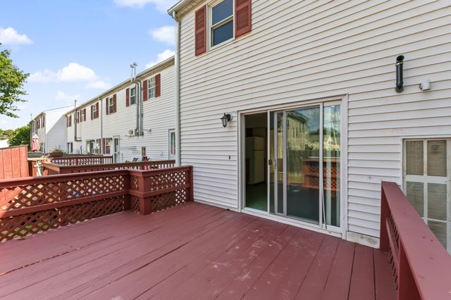 79 Arnold Ave 79, Lowell, MA 01852