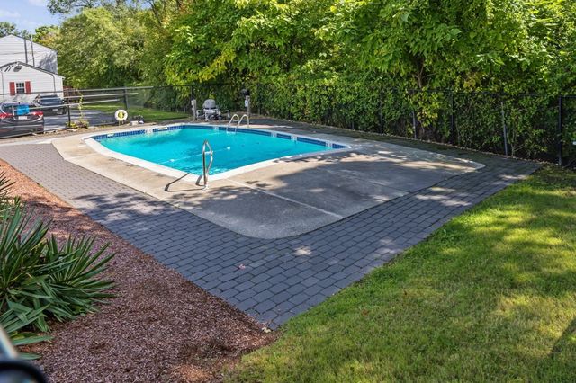 79 Arnold Ave 79, Lowell, MA 01852