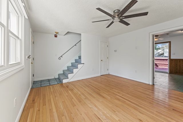 79 Arnold Ave 79, Lowell, MA 01852