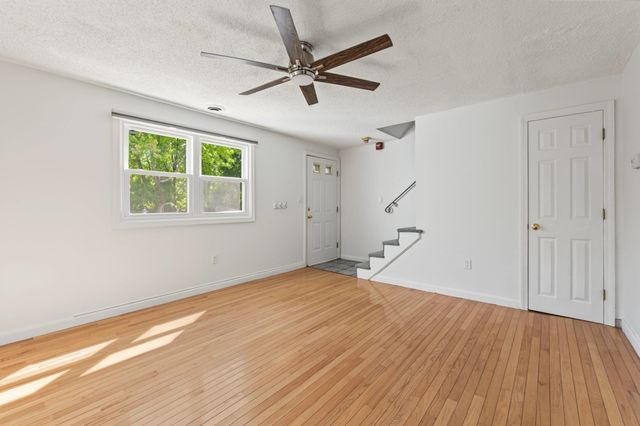 79 Arnold Ave 79, Lowell, MA 01852
