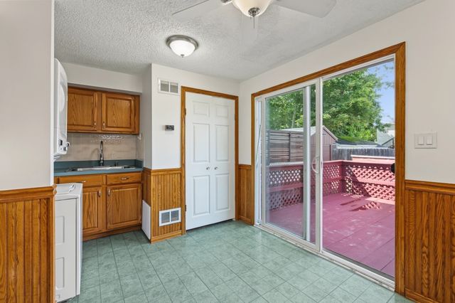 79 Arnold Ave 79, Lowell, MA 01852