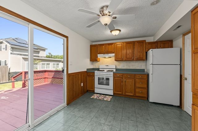 79 Arnold Ave 79, Lowell, MA 01852