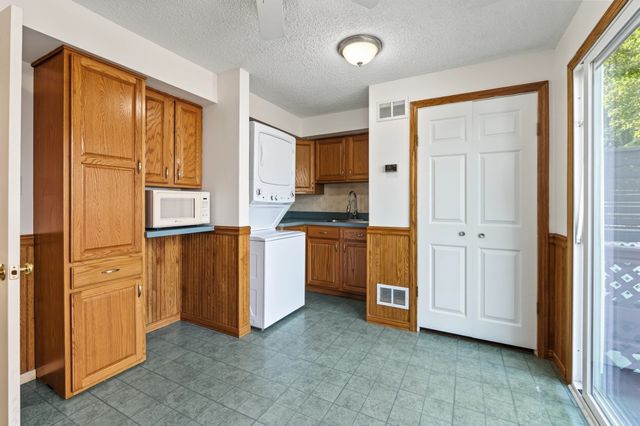 79 Arnold Ave 79, Lowell, MA 01852