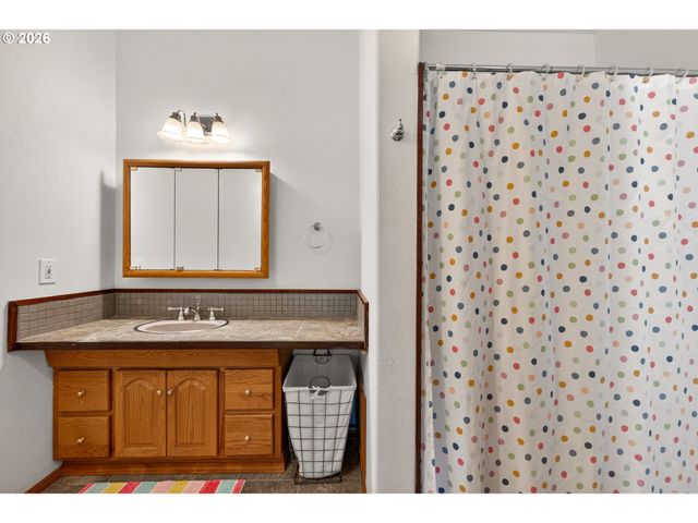 9999 Sw VINE MAPLE Dr, Mc Minnville, OR 97128