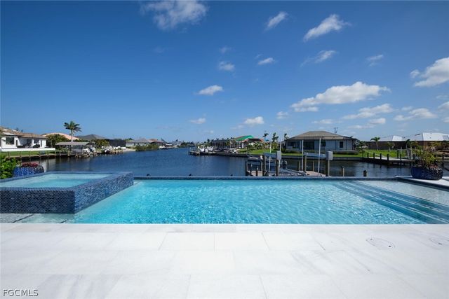 2203 SW 52nd ST, Cape Coral, FL 33914