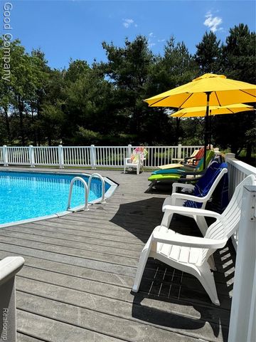 3761 Christopher Drive, Brighton, MI 48114