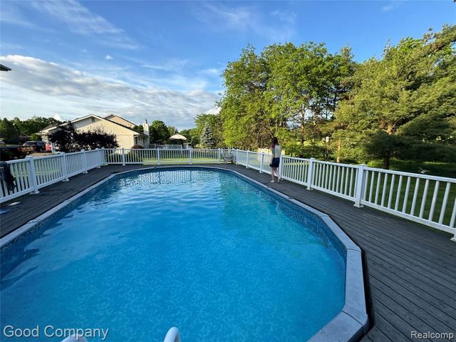 3761 Christopher Drive, Brighton, MI 48114