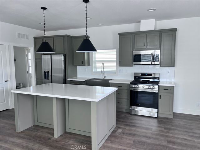 1445 W. Florida Ave W 32, Hemet, CA 92543