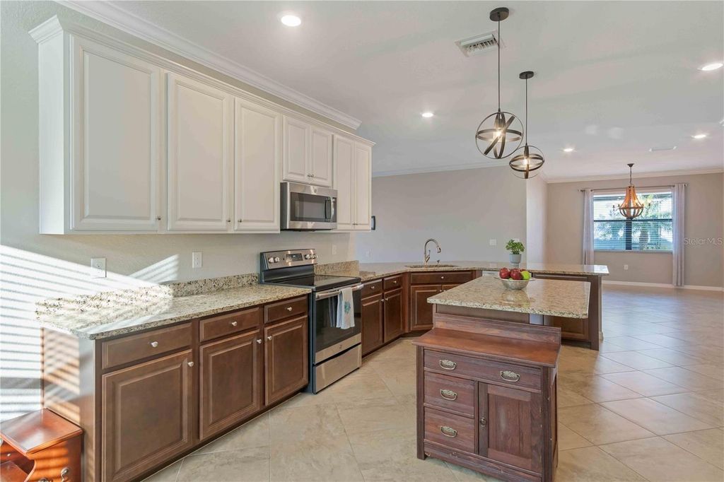 Image 27 of property listing at 13634 VANCANZA DRIVE, Venice, FL 34293