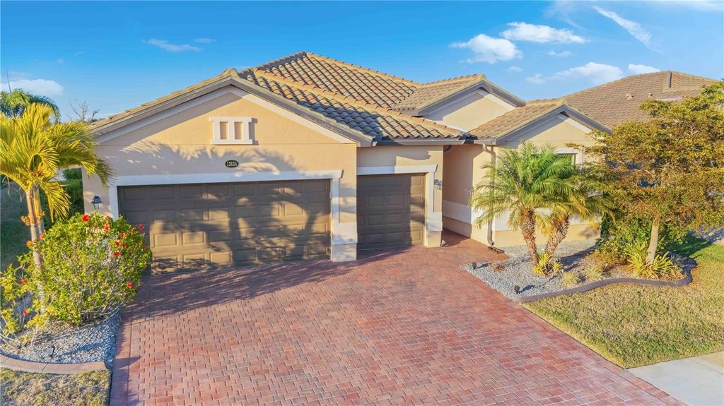 Image 10 of property listing at 13634 VANCANZA DRIVE, Venice, FL 34293