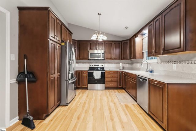 216 Eastridge Court, Cowpens, SC 29330