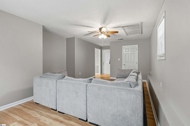 216 Eastridge Court, Cowpens, SC 29330