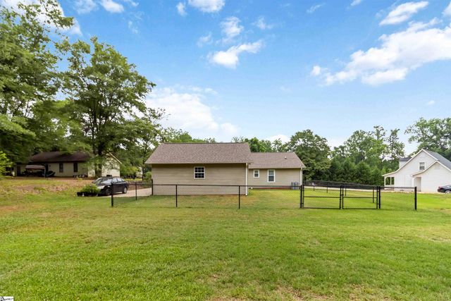 216 Eastridge Court, Cowpens, SC 29330