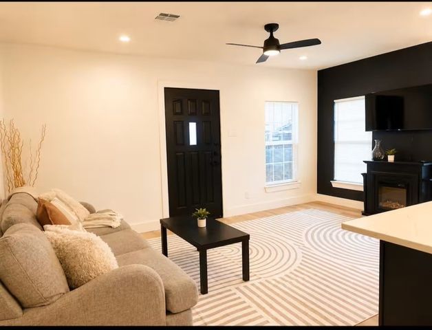 209 Kerby Street, Arlington, TX 76013