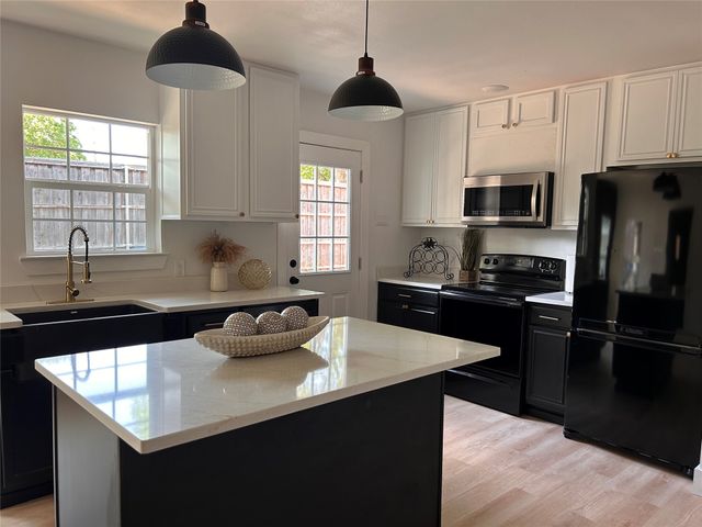 209 Kerby Street, Arlington, TX 76013