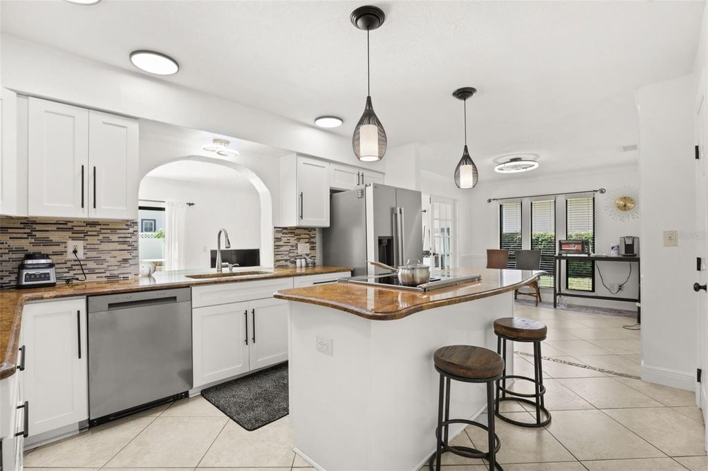 Image 14 of property listing at 9524 BAY VISTA ESTATES BOULEVARD, Orlando, FL 32836