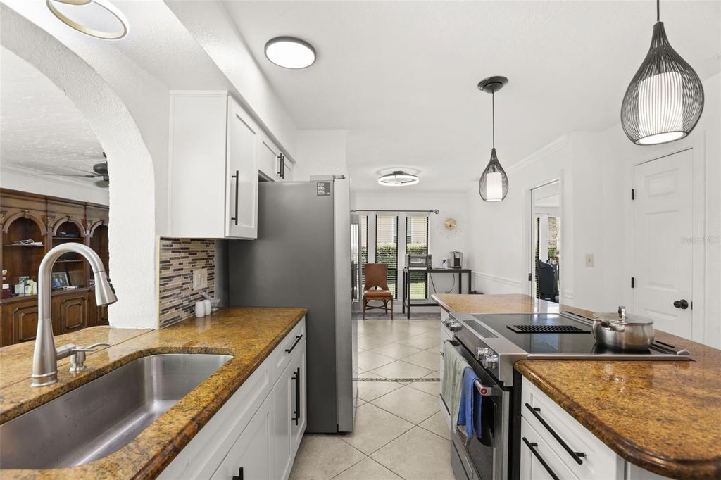 Image 16 of property listing at 9524 BAY VISTA ESTATES BOULEVARD, Orlando, FL 32836