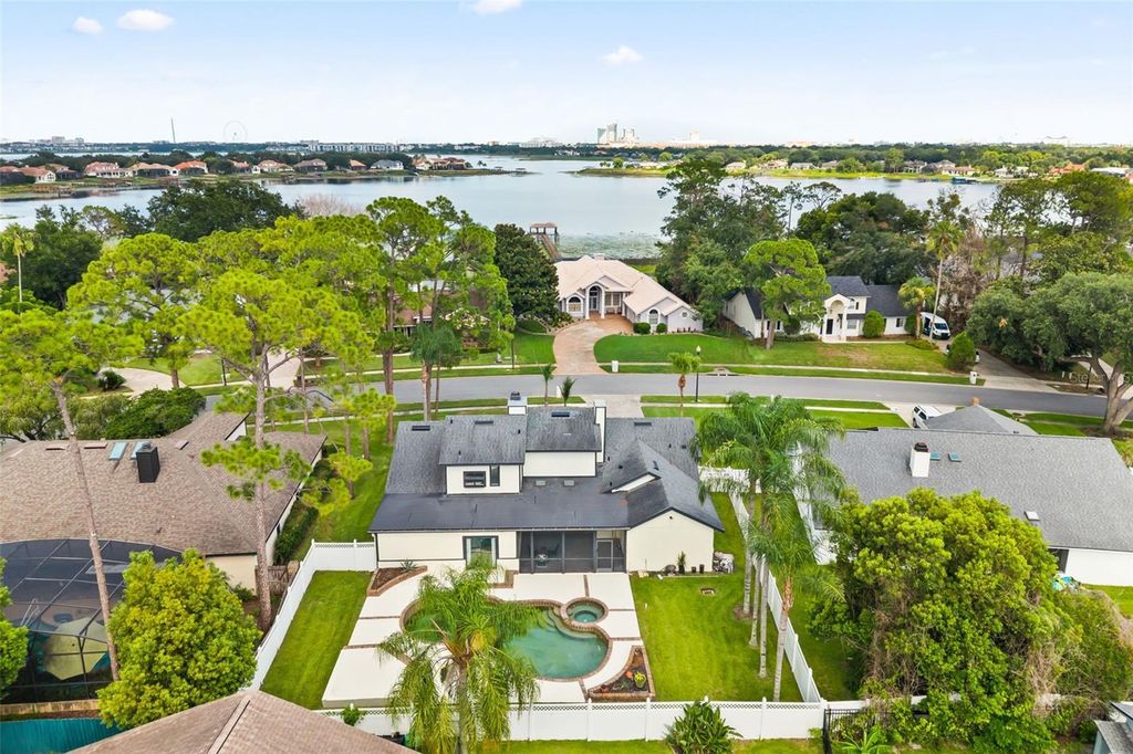 Image 4 of property listing at 9524 BAY VISTA ESTATES BOULEVARD, Orlando, FL 32836