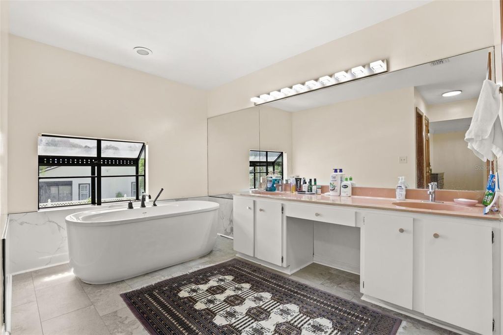Image 33 of property listing at 9524 BAY VISTA ESTATES BOULEVARD, Orlando, FL 32836