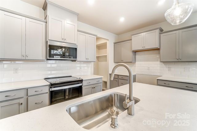 3938 Cheyney Park Drive, Charlotte, NC 28269