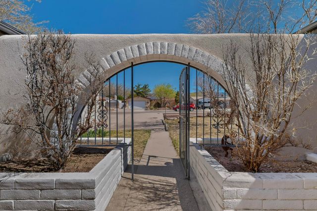 7209 Oralee Street NE, Albuquerque, NM 87109