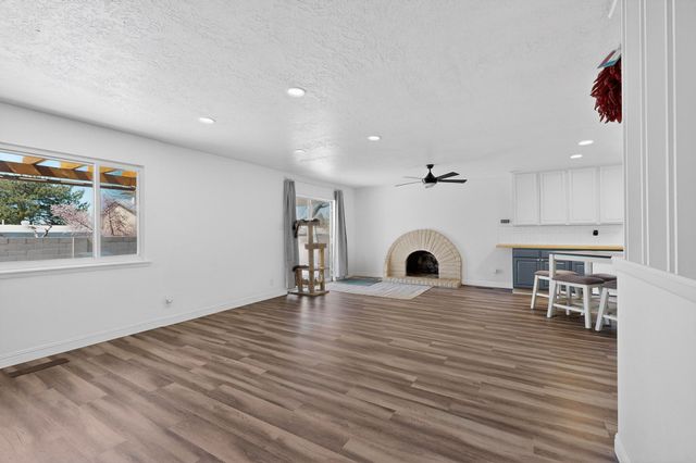 7209 Oralee Street NE, Albuquerque, NM 87109