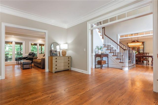 2865 Stoneglen Close, Roswell, GA 30076