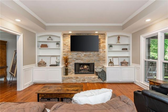 2865 Stoneglen Close, Roswell, GA 30076