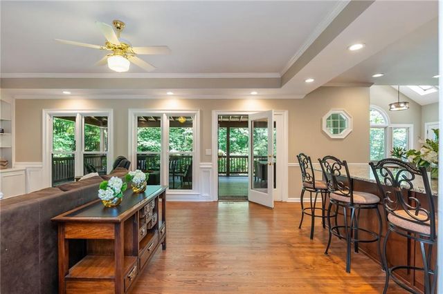 2865 Stoneglen Close, Roswell, GA 30076