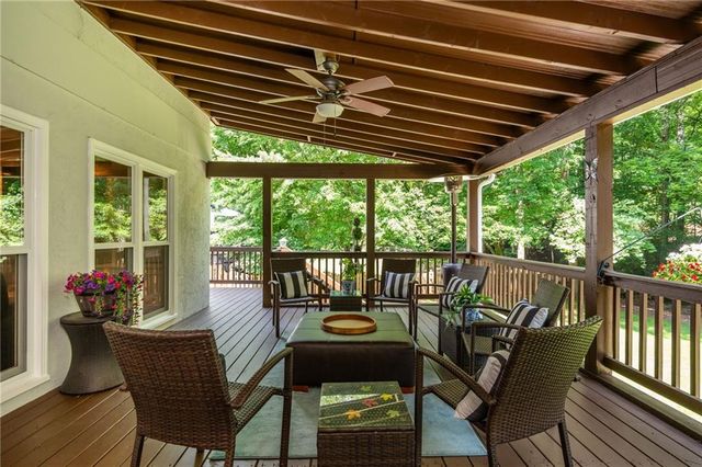 2865 Stoneglen Close, Roswell, GA 30076