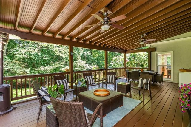 2865 Stoneglen Close, Roswell, GA 30076