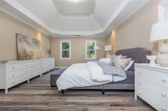2865 Stoneglen Close, Roswell, GA 30076