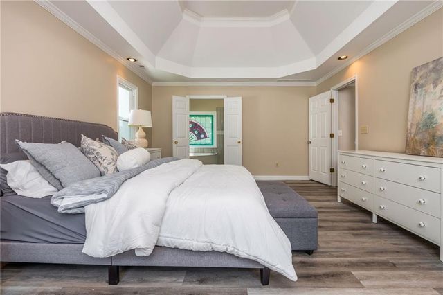 2865 Stoneglen Close, Roswell, GA 30076