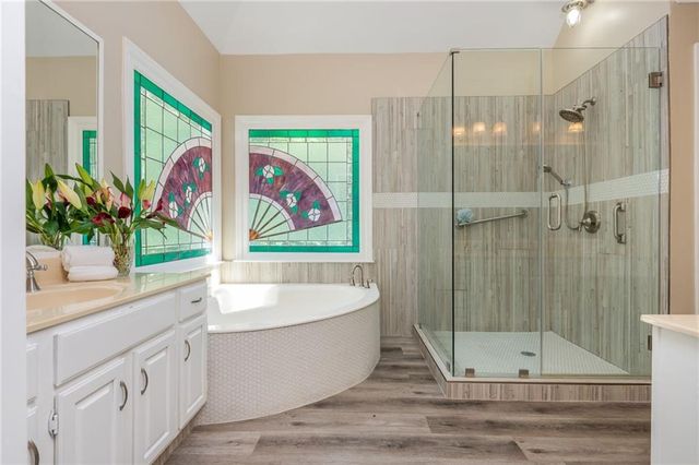 2865 Stoneglen Close, Roswell, GA 30076