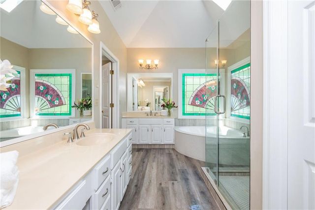 2865 Stoneglen Close, Roswell, GA 30076
