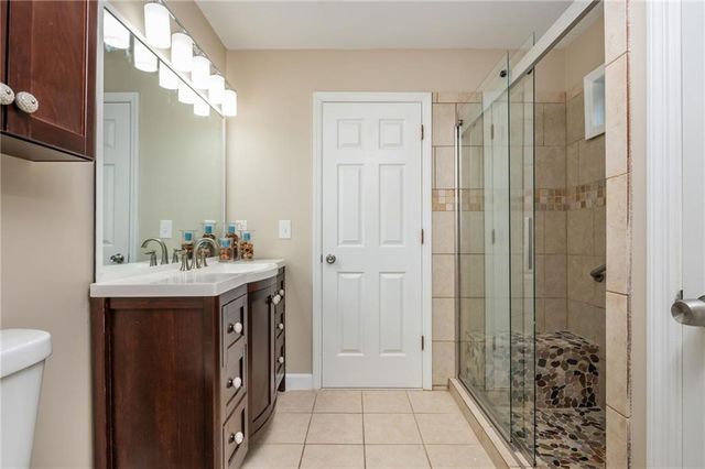 2865 Stoneglen Close, Roswell, GA 30076