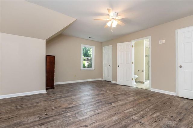 2865 Stoneglen Close, Roswell, GA 30076