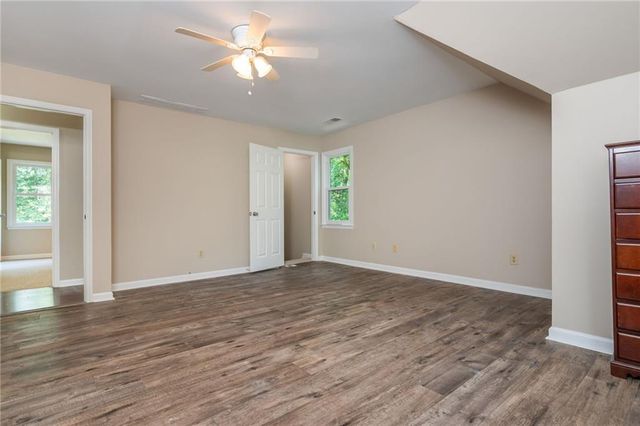 2865 Stoneglen Close, Roswell, GA 30076