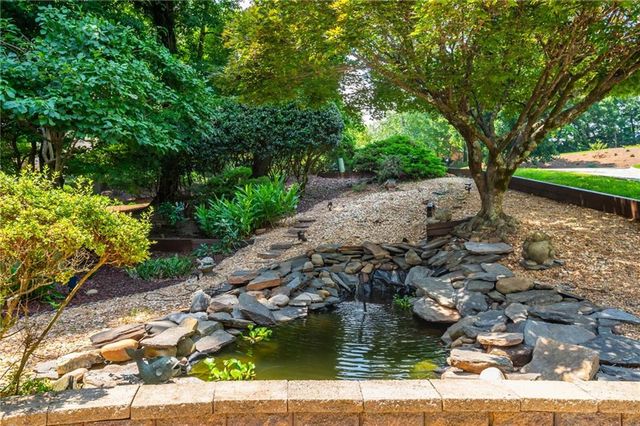 2865 Stoneglen Close, Roswell, GA 30076