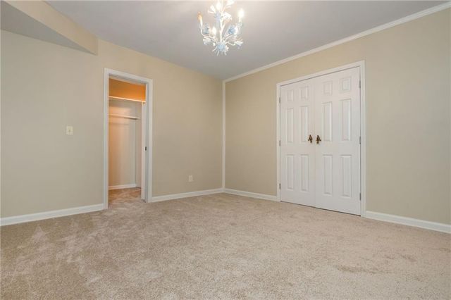 2865 Stoneglen Close, Roswell, GA 30076