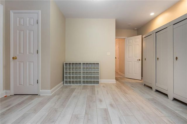2865 Stoneglen Close, Roswell, GA 30076