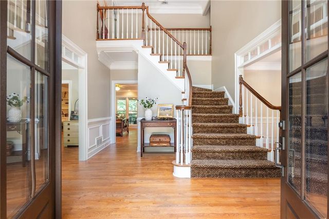 2865 Stoneglen Close, Roswell, GA 30076