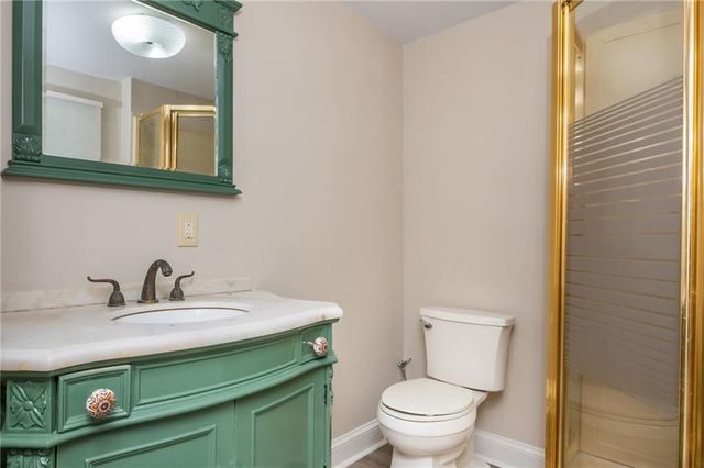 2865 Stoneglen Close, Roswell, GA 30076