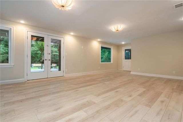 2865 Stoneglen Close, Roswell, GA 30076