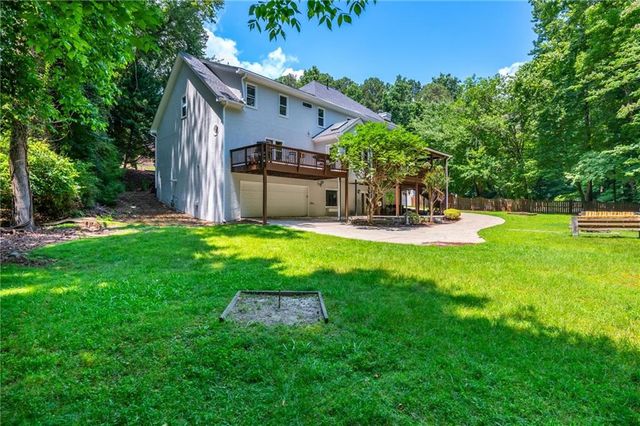 2865 Stoneglen Close, Roswell, GA 30076