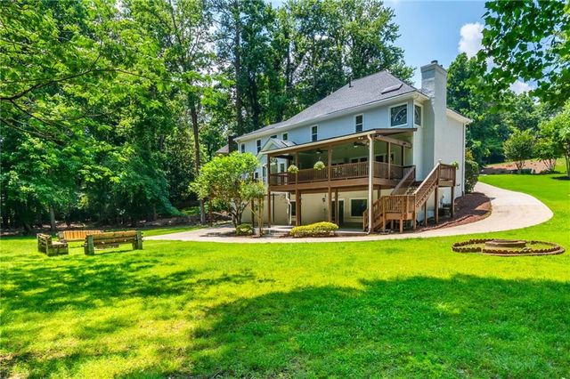 2865 Stoneglen Close, Roswell, GA 30076