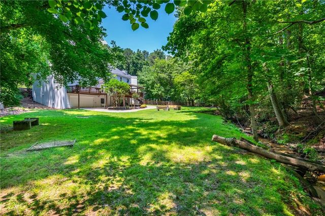 2865 Stoneglen Close, Roswell, GA 30076
