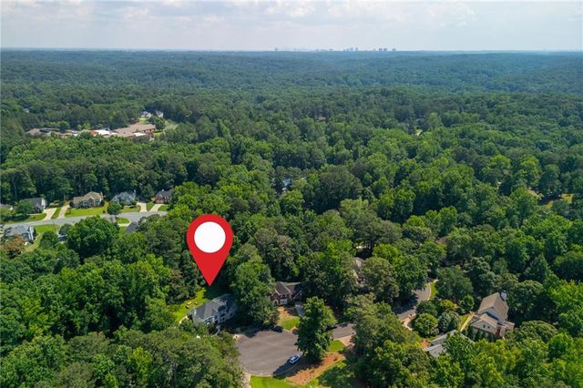 2865 Stoneglen Close, Roswell, GA 30076